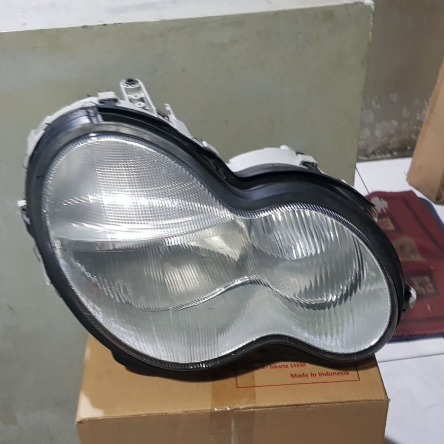 Lampu Headlamp Kanan Mercedes Benz C Class (W203) Genuine Spare Parts
