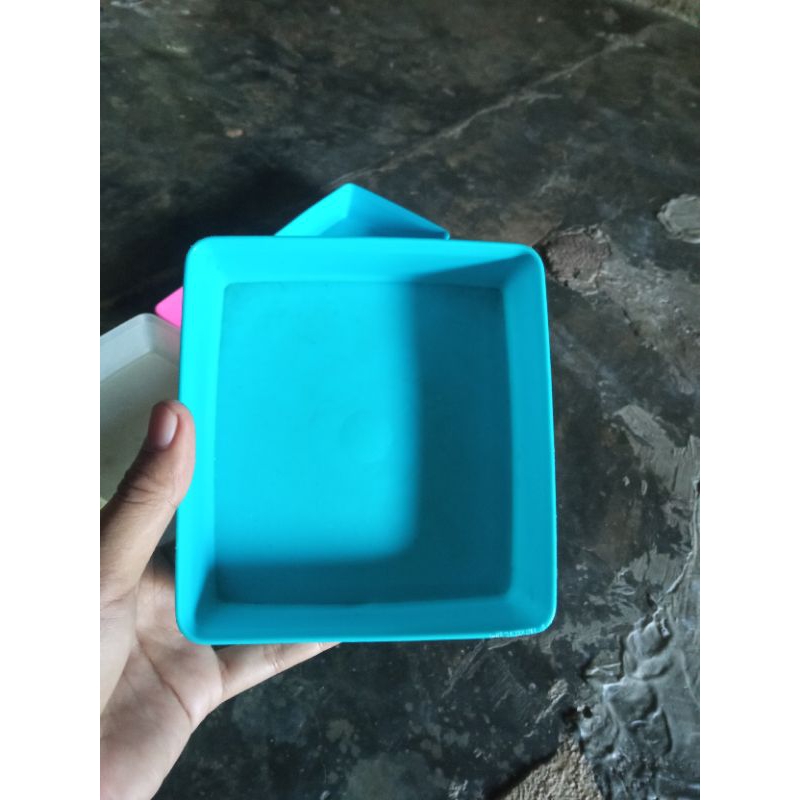base small square round tupperware original second dan base medium square away
