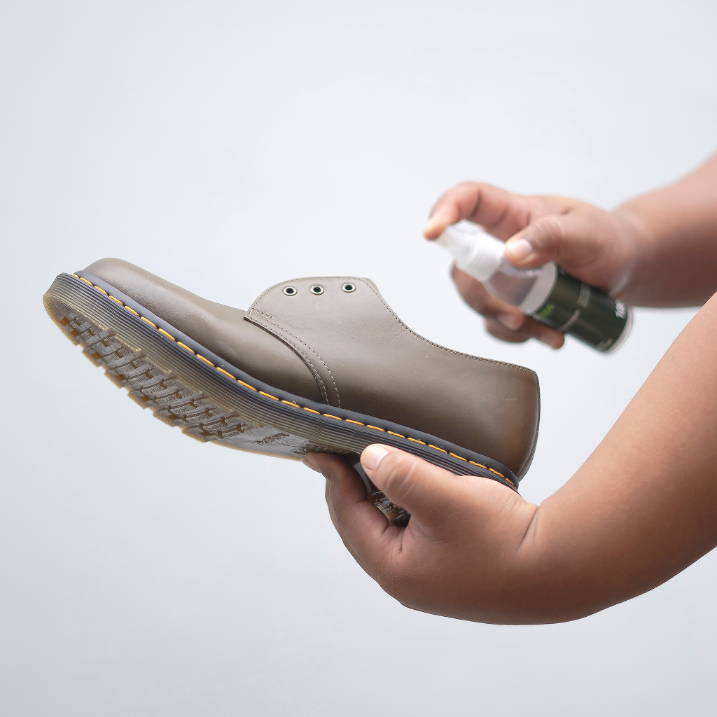 Fama Shoe Care - Parfum Sepatu 100 Ml - Anti Bakteri - Pewangi Sepatu - Pengharum Sepatu - Fama Shoes cleaner - Shoe Cleaner