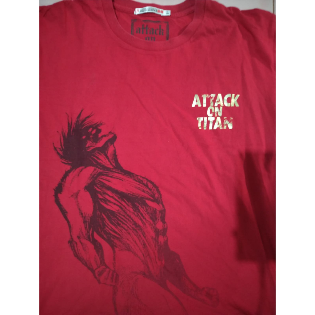Kaos uniklo ut x attack on titan second original