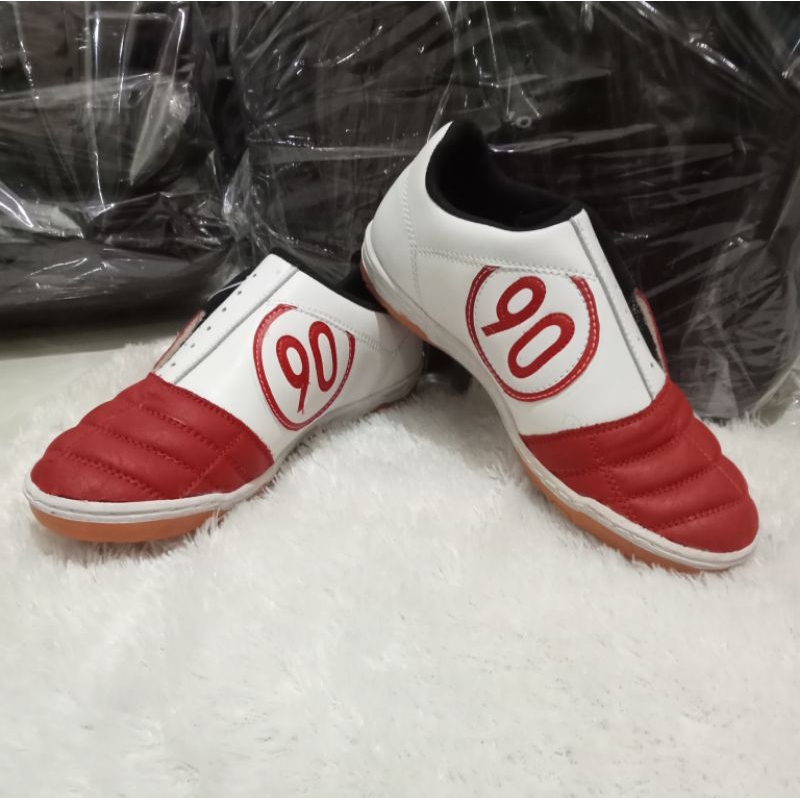 NEW DEALS sepatu futsal T 90 kulit sapi sol sudah di jahit