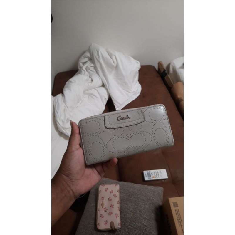 Preloved Authentic Coach Wallet Light Gray Dompet