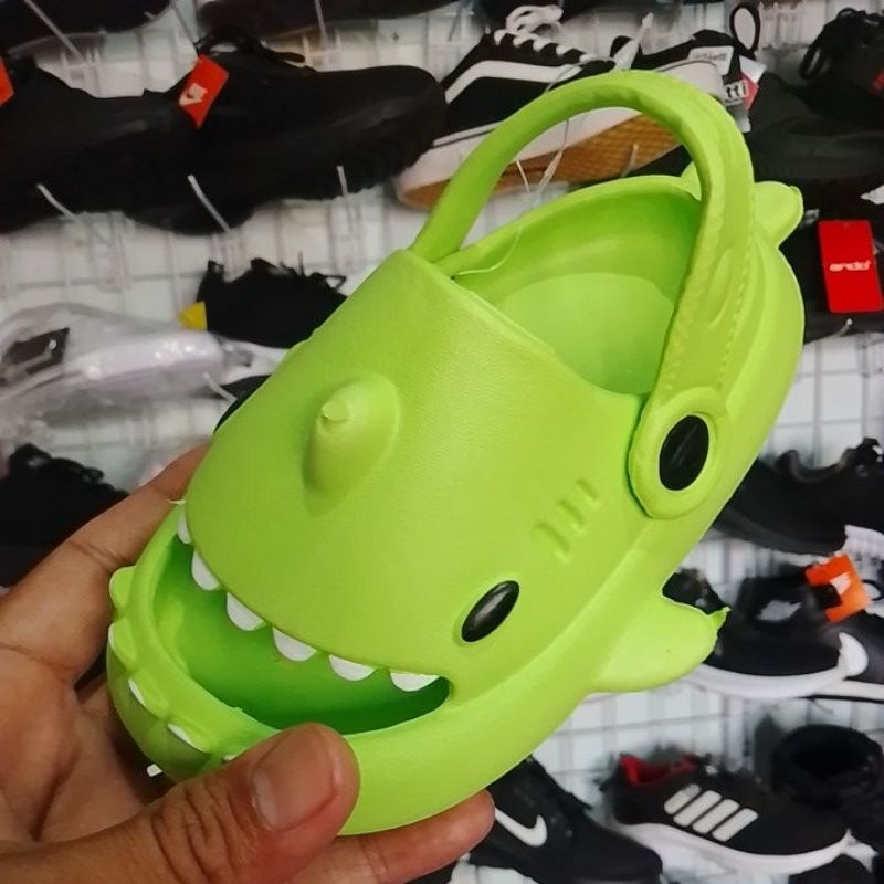 baby shark sandal shark sandal hiu sepatu baby hiu sandal anak anak  sandal sepatu hiu sandal shark 