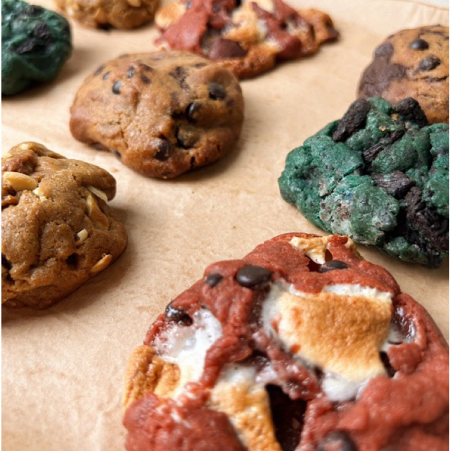 

SOFT BAKED COOKIES ISI 5 PCS / CHOCO CHIPS / CHOCOLATE / ORE* / GREENTEA / RED VELVET