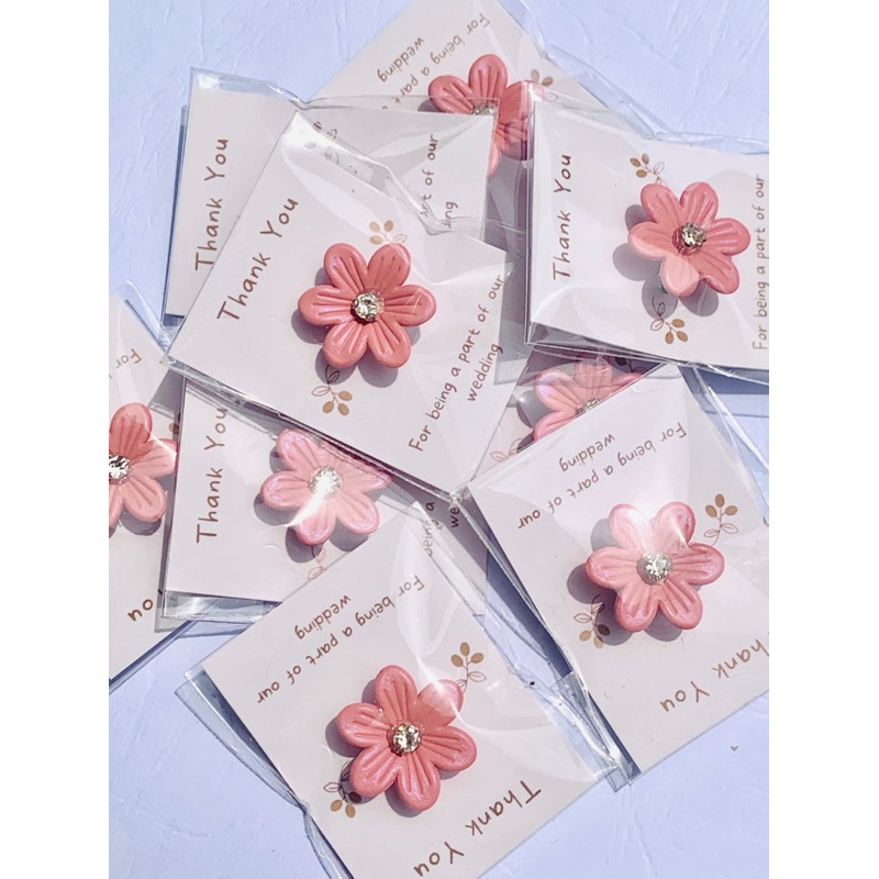 bross pinky flower with christal ISI 50 | souvenir wedding murah | souvenir wedding unik | souvenir wedding aesthetic