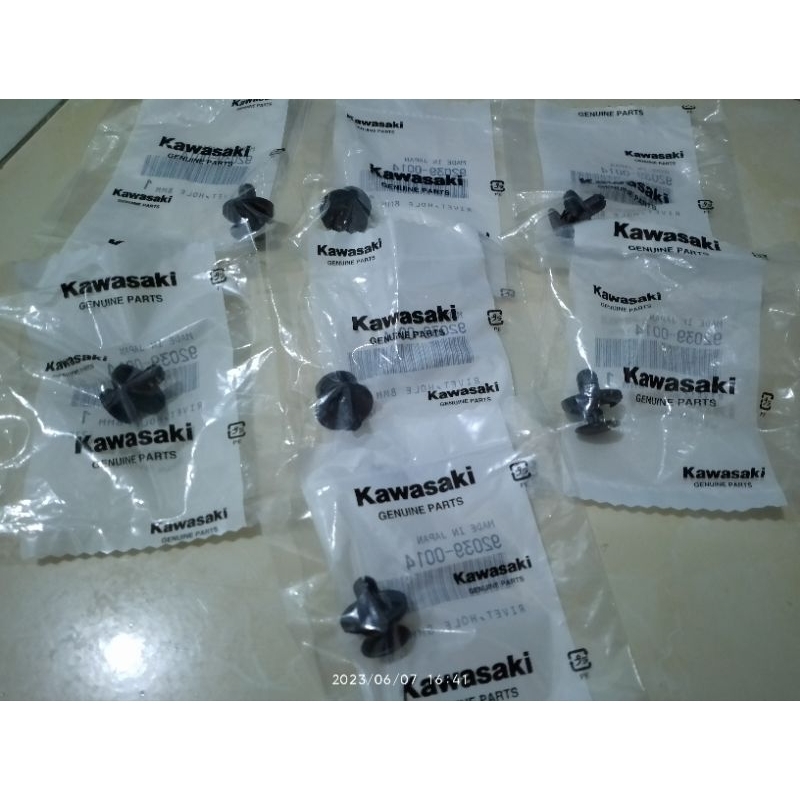 RIVET BODY BESAR HOLE 8MM NINJA 250 original Kawasaki 92039-0014