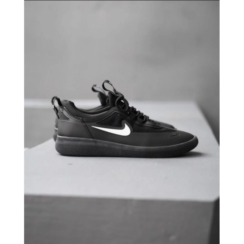 Nike SB Nyjah Free 2 Black Black White