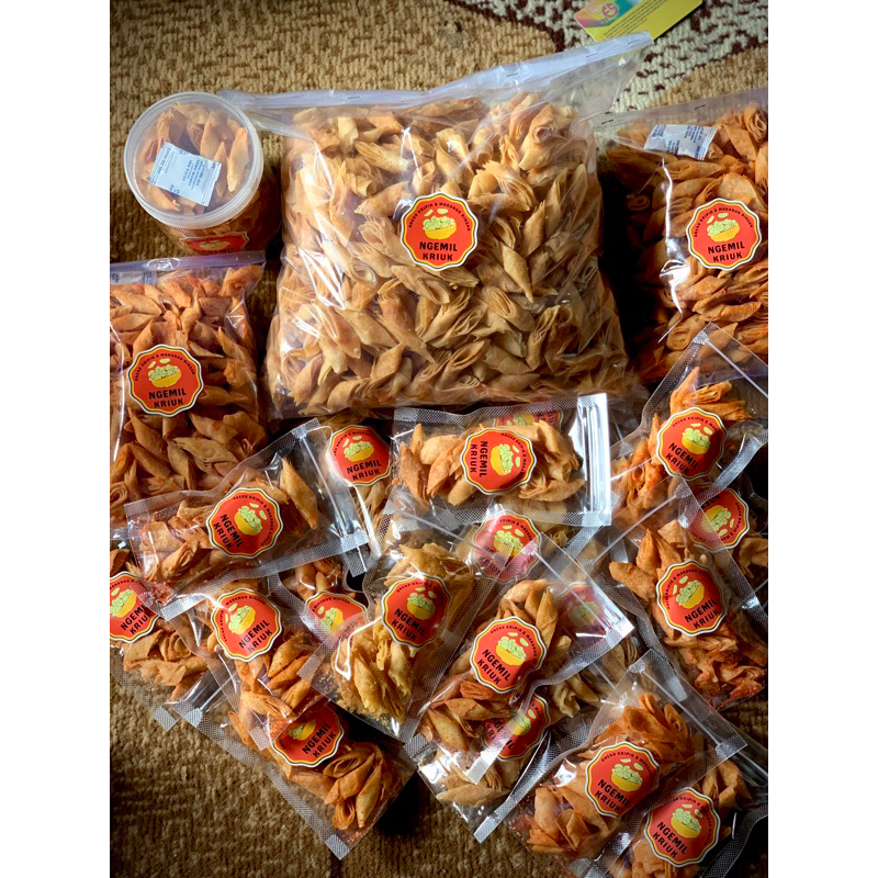 

kripik kulit lumpia 1000gr