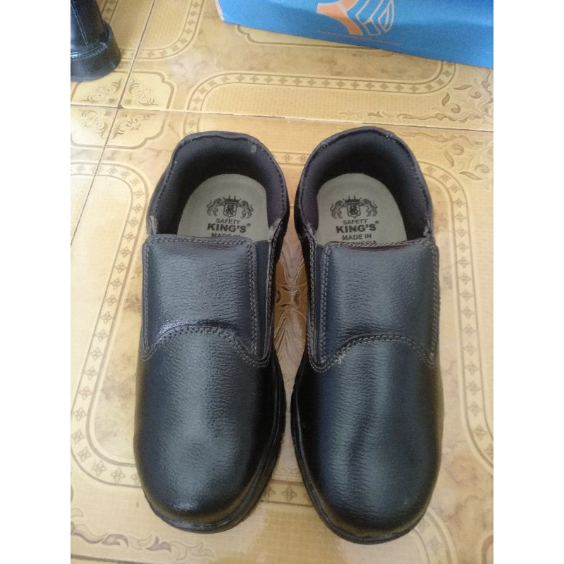 Sepatu Sapety Kings slip on