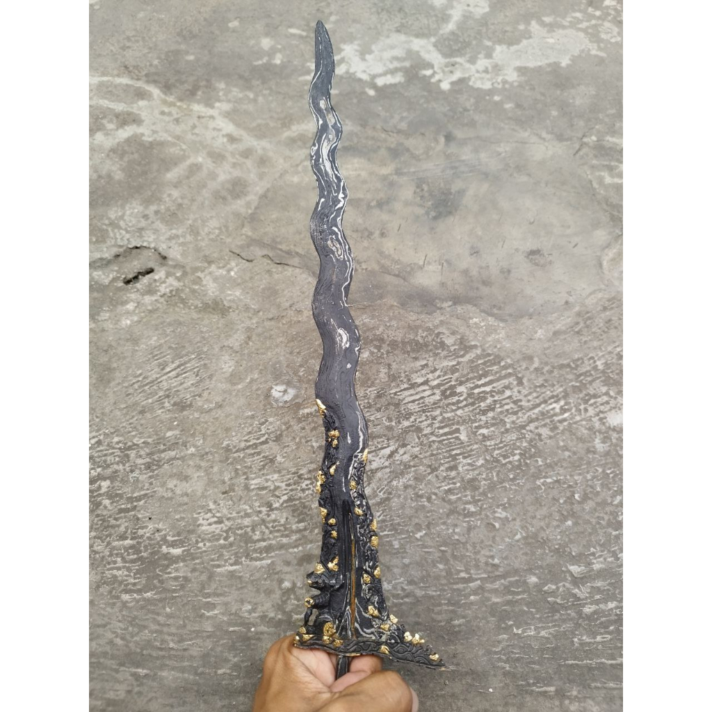 Keris Luk 13 Kinatah Kamarogan Singo Barong
