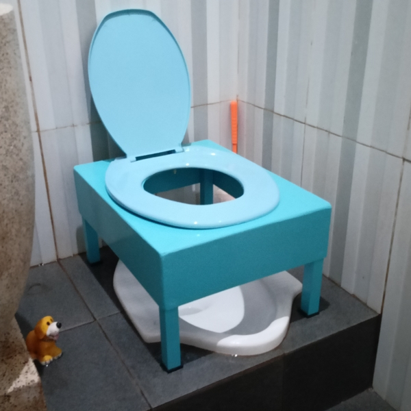 WC DUDUK PORTABLE BESI KURSI TOILET DUDUKAN CLOET