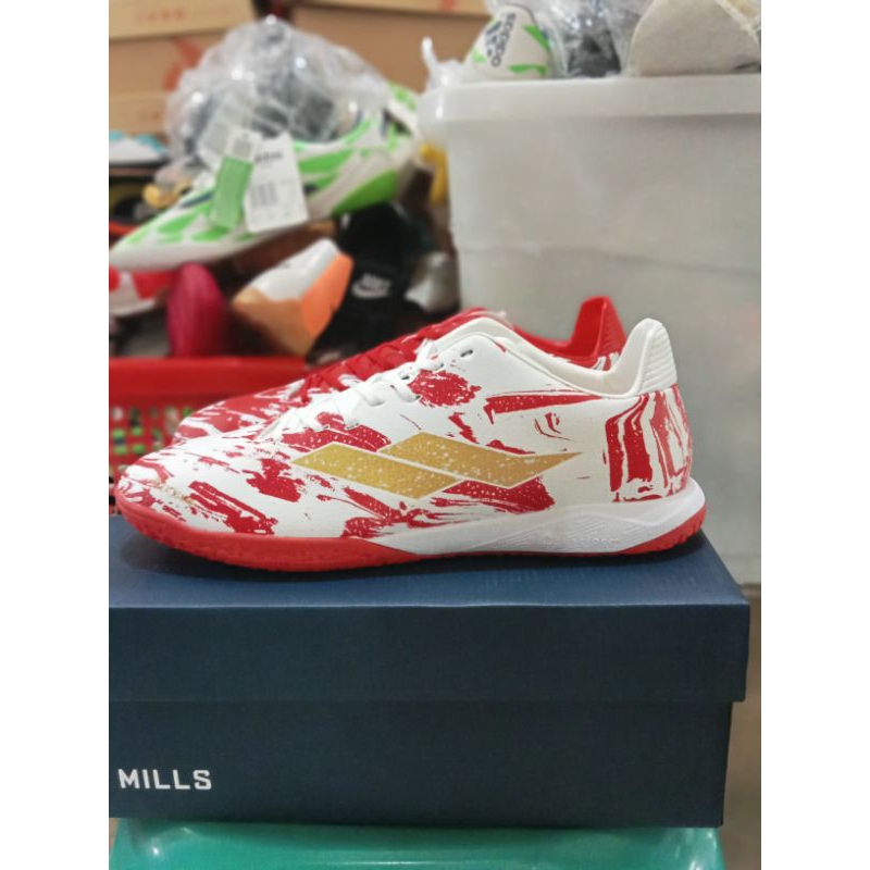 Sepatu futsal Mills Troya + In Freedom Pack