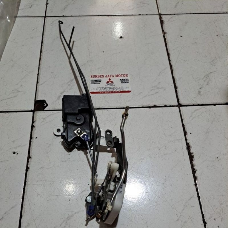 Door lock pintu depan kuda kanan berikut centra lock