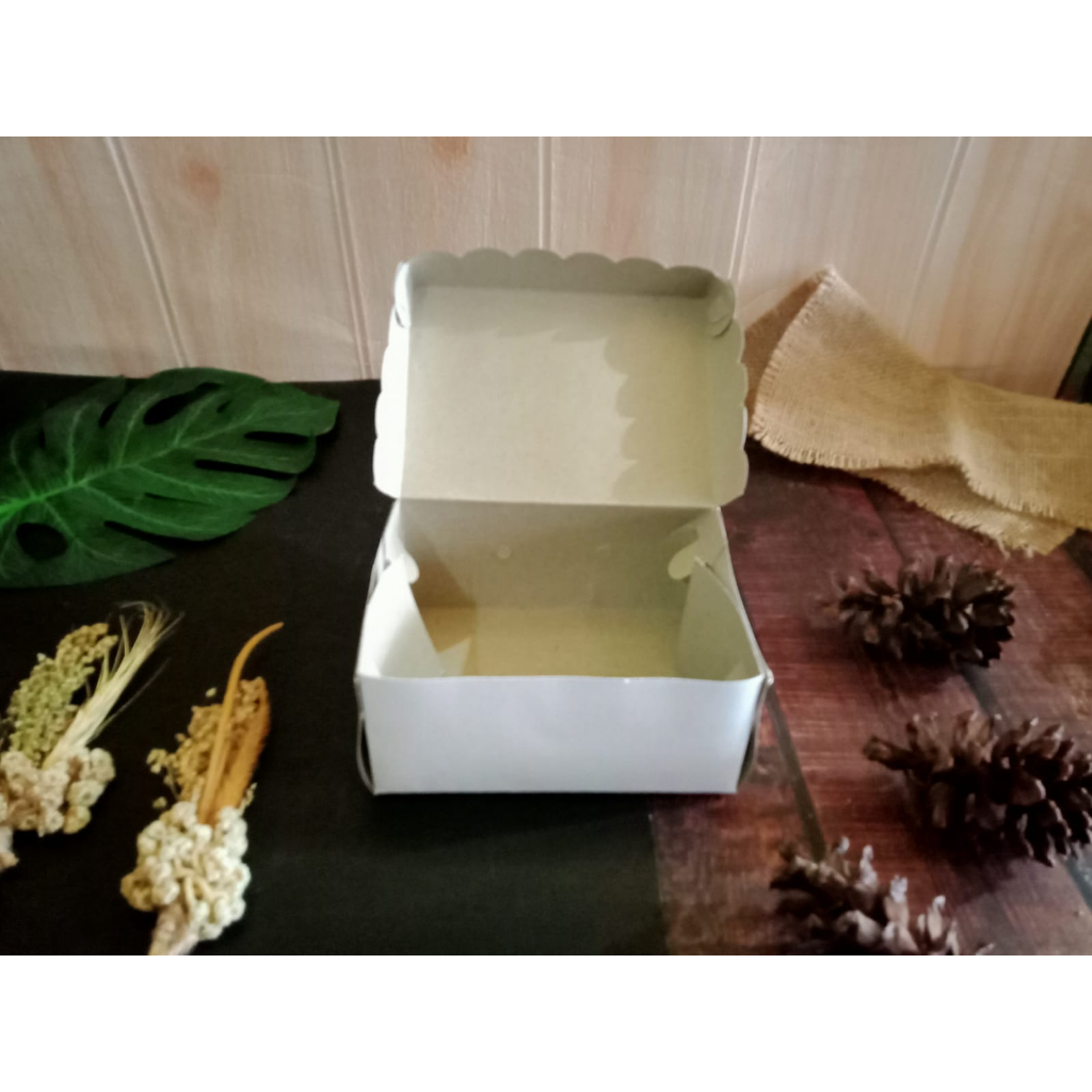 

DUS KUE 14,5cm x 11cm x 7cm R3A Apa Kabar 10pcs (R3A)