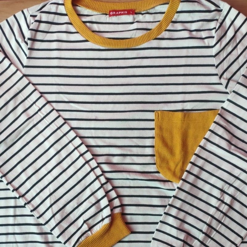 kaos wanita Graphis