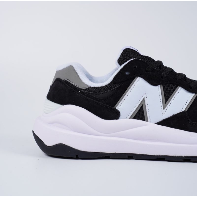 Sepatu New Balance 5740 Black White