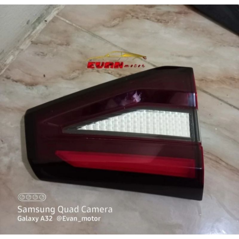 Lampu reflektor bagasi daihatsu rocky