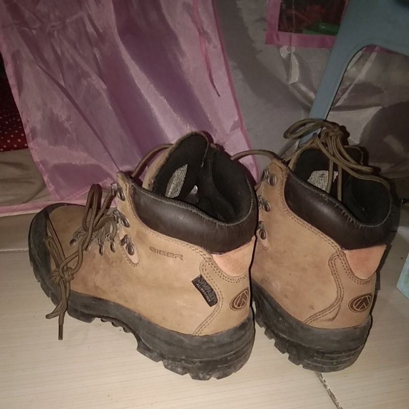 sepatu eiger trekking