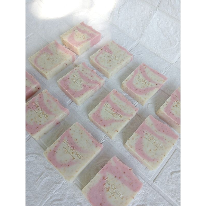 Strawberry Oat Handmade Natural Soap Bar / Sabun Alami Strawberry Oat