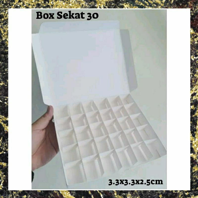 

Box Sekat 30 Dus Sekat 3.3x3.3x.2.5cm Packaging Dus Mochi Brownies Mini Nastar