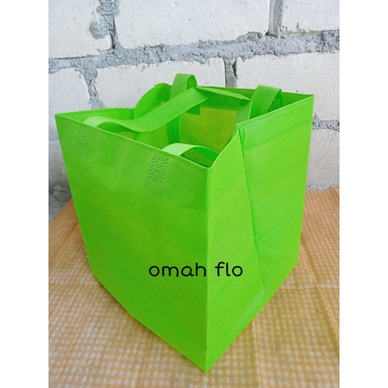 

Tas Box Nasi 25x25 Tas Hajatan Spunbond Goodie Bag Sovenir Murah Press