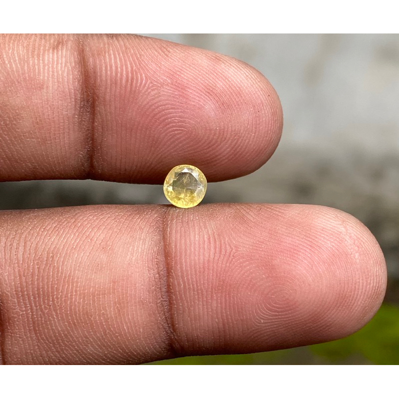 Natural yellow sapphire ceylon srilanka batu yellow safir selon srilangka ukrn kecil dim 5mm