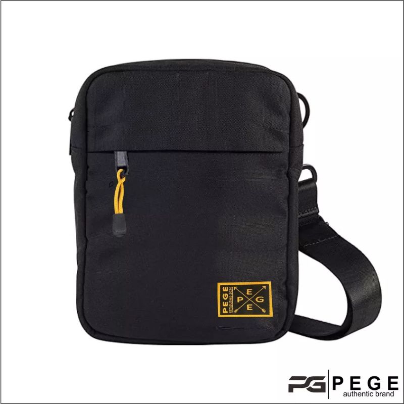 Tas selempang pria casual polos hitam