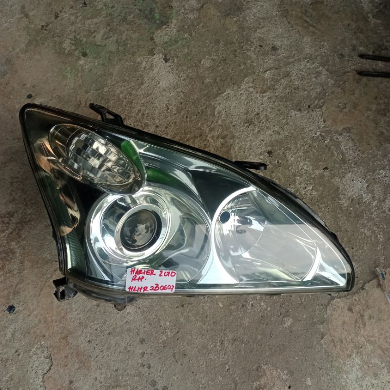 Headlamp Harrier 2010 kanan