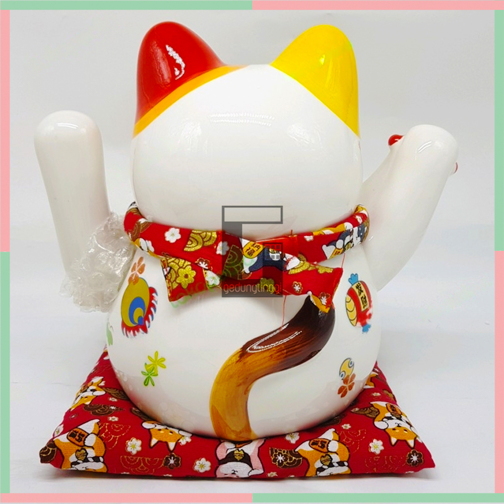 Patung Pajangan Hiasan Boneka Dekorasi Kucing Bawa Panggil Rejeki Rezeki Hoki Maneki Neko Maneko Neki ManekiNeko Lucky Cat Keberuntungan Keramik Baterai Batrai Batre Listrik Tangan Goyang Gerak Meja Etalase Toko Resto Cafe Cina China Jepang Putih XL Besar