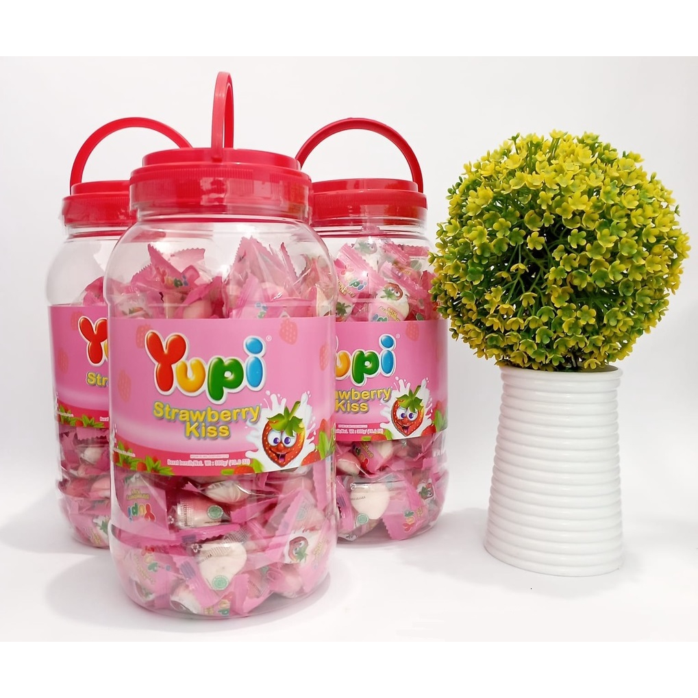 

PERMEN KUNYAH YUPI STRAWBERRY KISS - JAR TOPLES