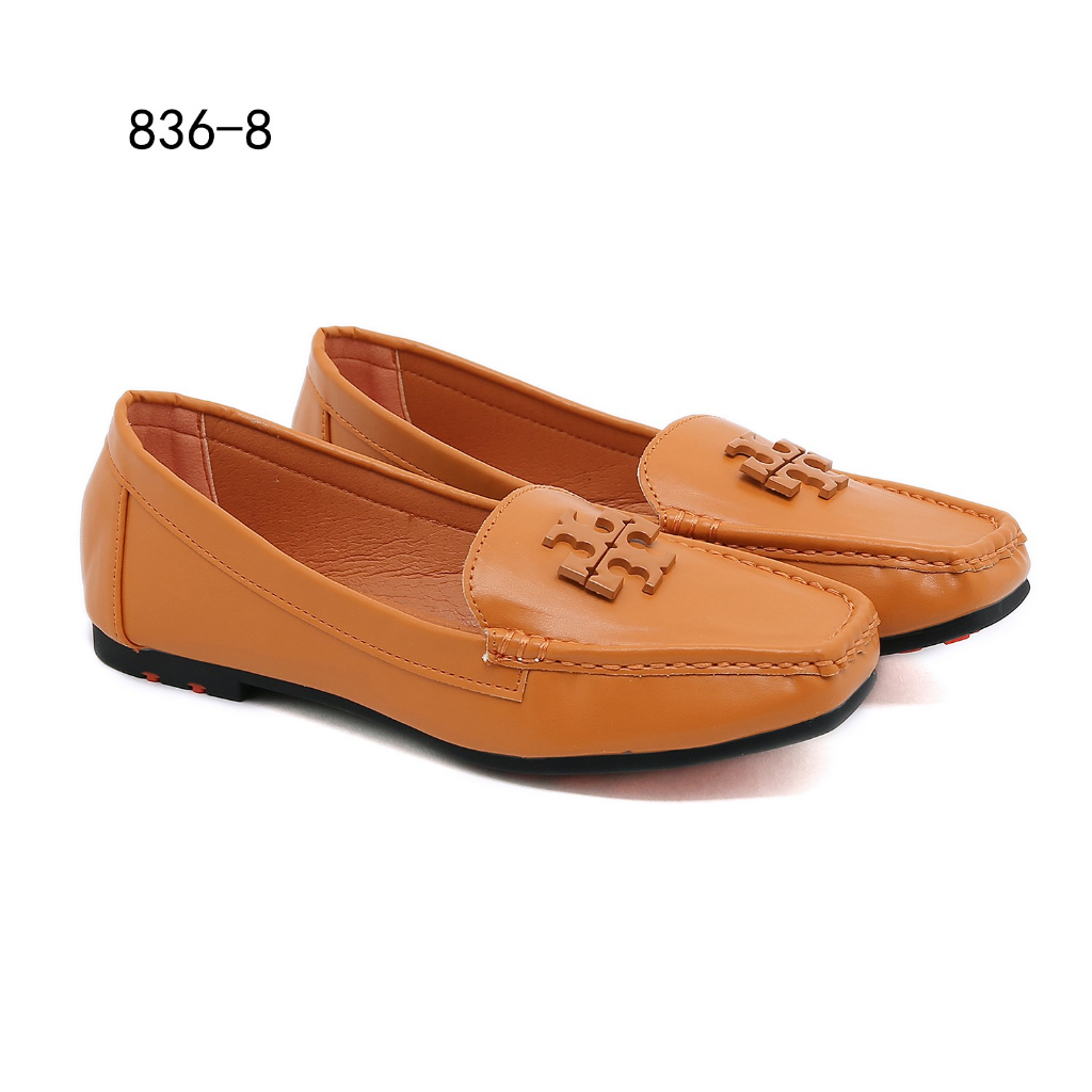 T 836-8 Lowell Tumbled Leather Driver Moccasin Flats