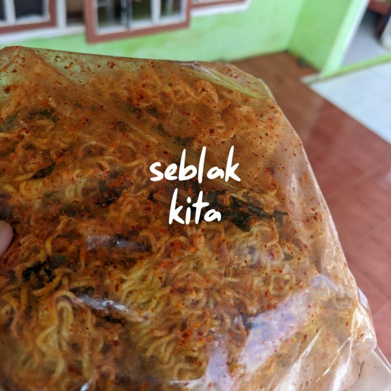 

cemilan khas bandung mie pedas daun jeruk bumbu tradisional enak nikmat gurih kemasan 500 gram