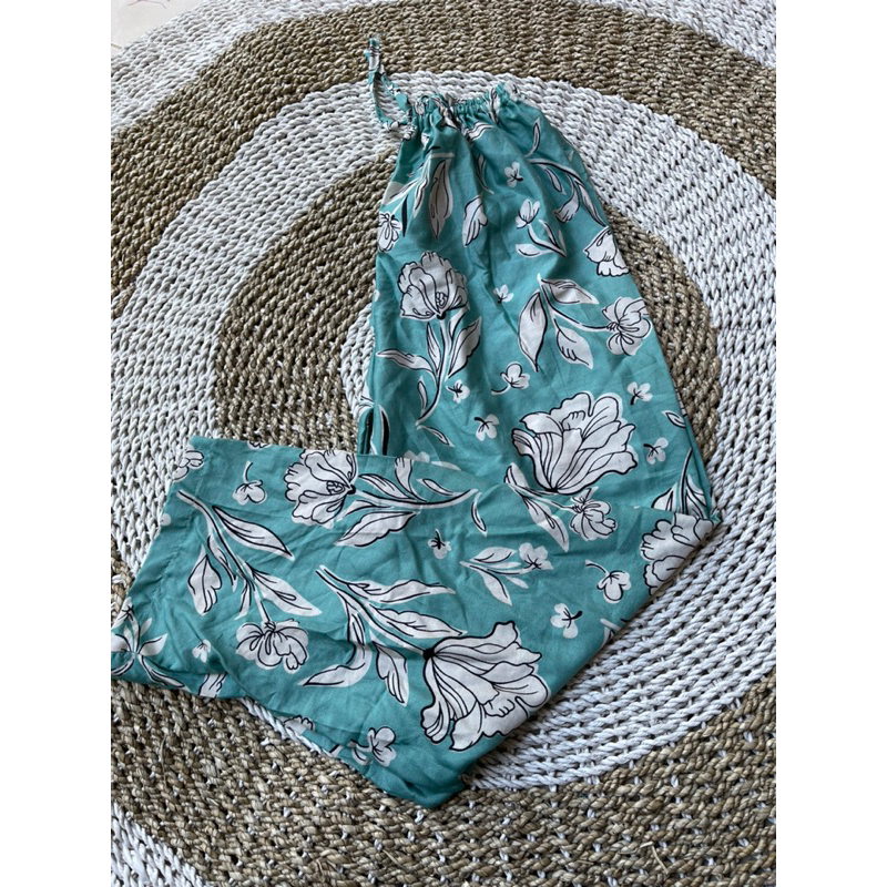 Celana panjang motif dahlia