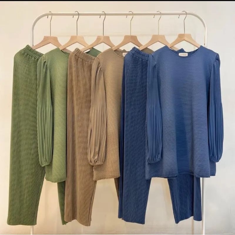 NAZLA ONE SET BY ANEMI