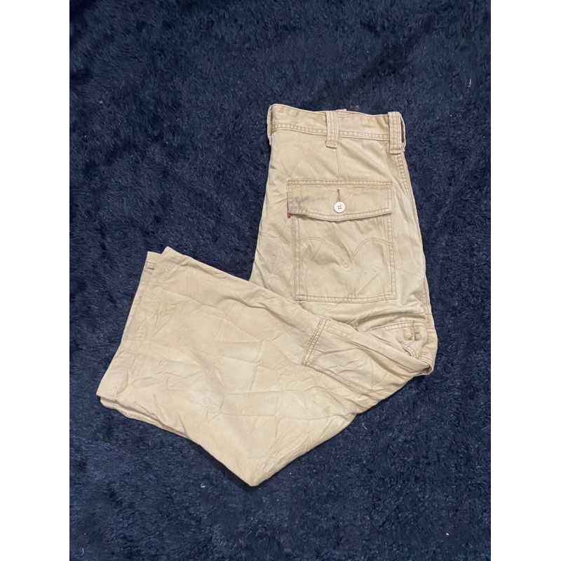 cargo levis