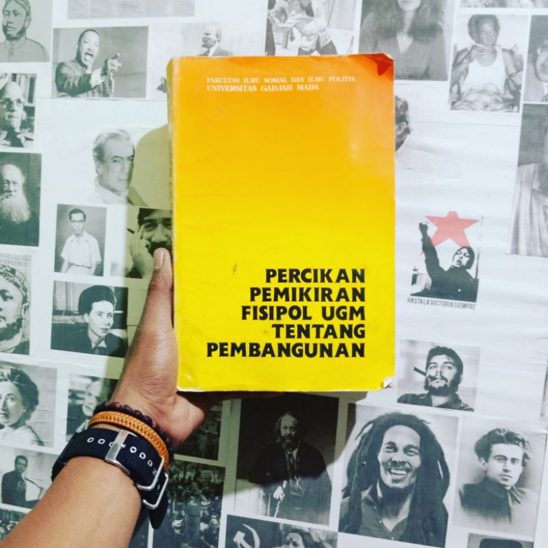 Percikan Pemikiran Fisipol UGM tentang Pembangunan by Afan Gaffar, dkk