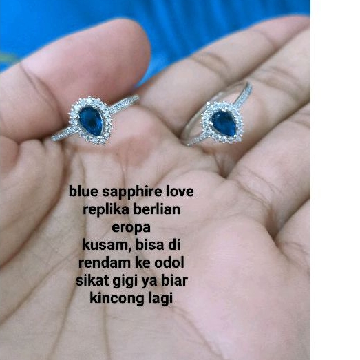 Cincin emeral diamond dan blue sapphire persis sperti berlian asli,mewah,tdak berkarat,asli ada kode vier didlm cincin