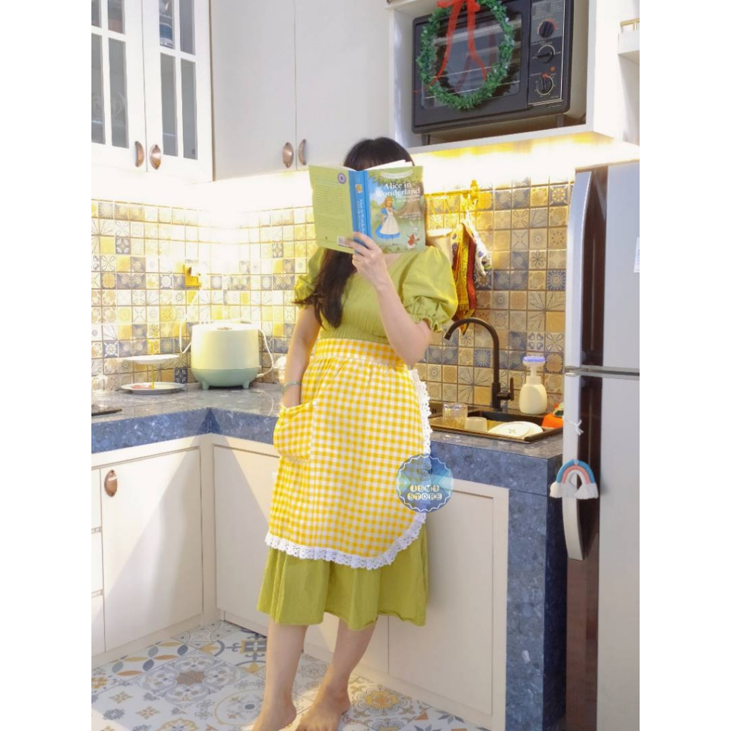 CELEMEK Masak Ala CINDERELLA / Apron LUCU KELILING RENDA Motif Kotak Gingham by Ismi Store (A5)