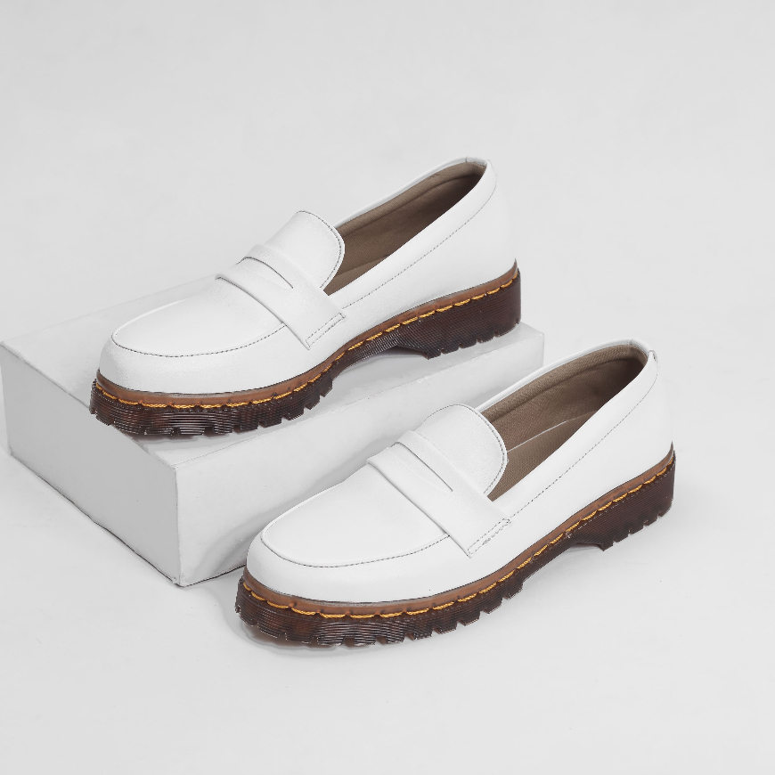 Sepatu Slip On Wanita Casual Kulit Formal Kerja Santai Kuliah Loafers Wanita Original - Lavi White