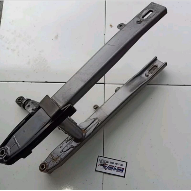 swing arem arm capitan udang roda velg belakang ori original yamaha jupiter mx 135 new bekas copotan