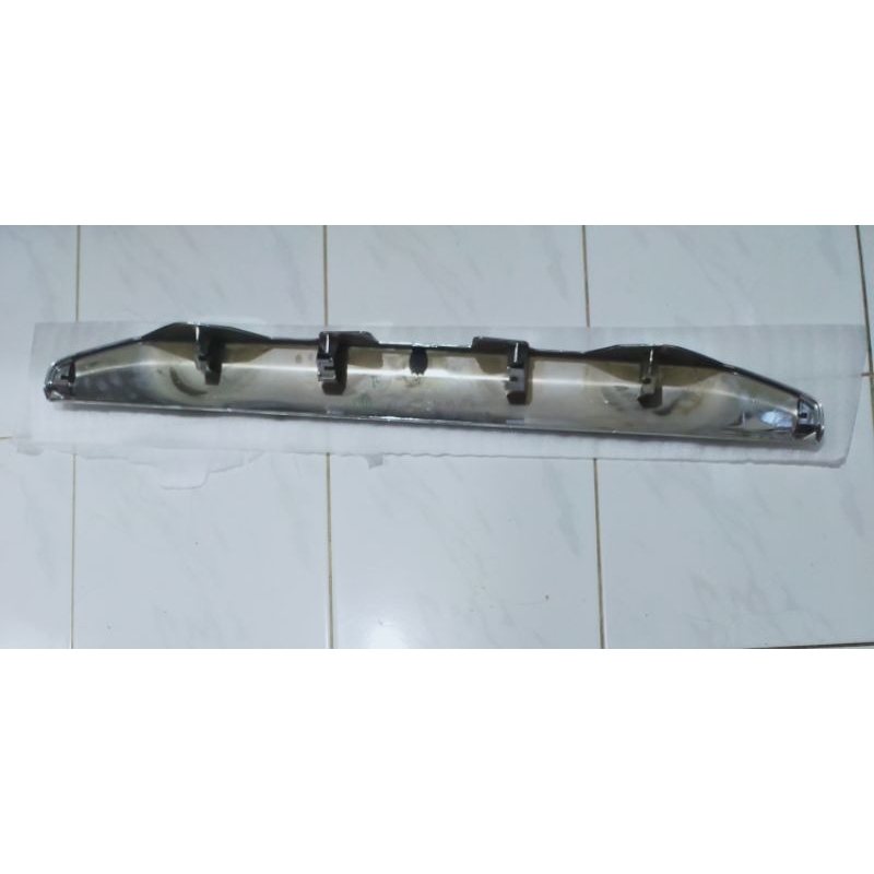 garnis trunglid chrome pintu bagasi Suzuki apv original baru