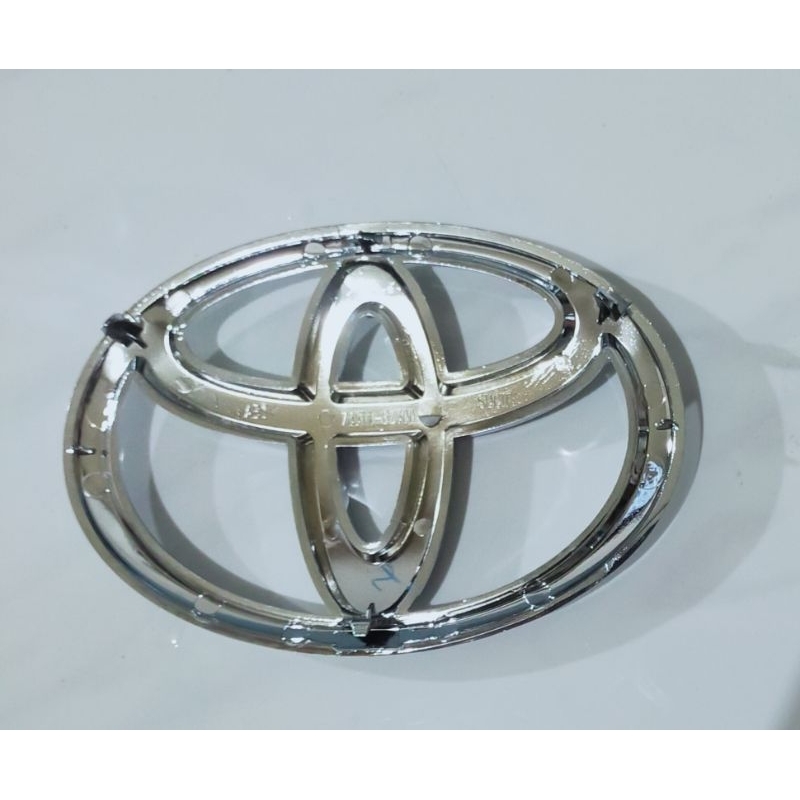 emblem logo grill depan all new rush Fortuner Hilux 2018-up original Toyota