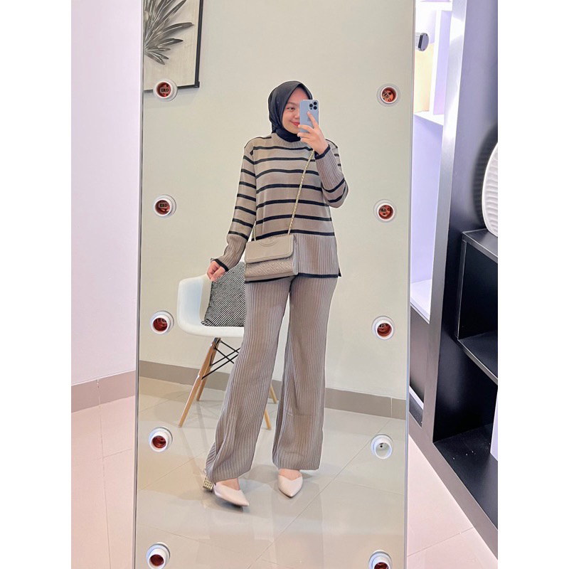 Sweater LAYLA Stripe Knit / Baju Rajut Wanita Lengan panjang Motif Garis