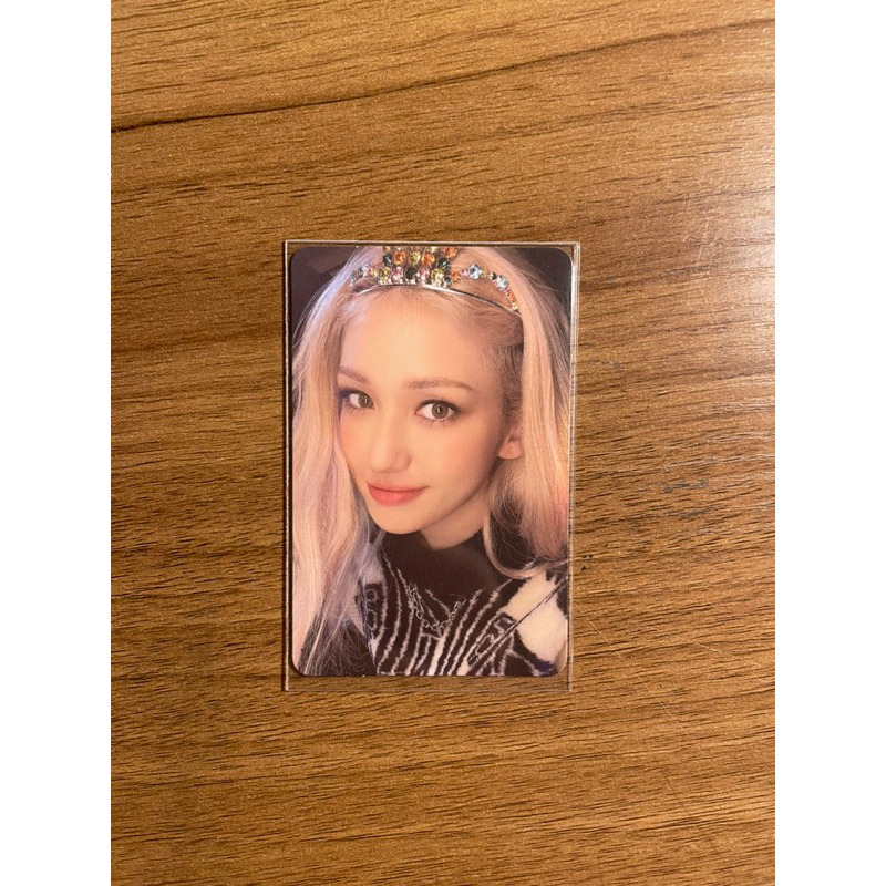 JEON SOMI photocard ( XOXO Album official special crown card )