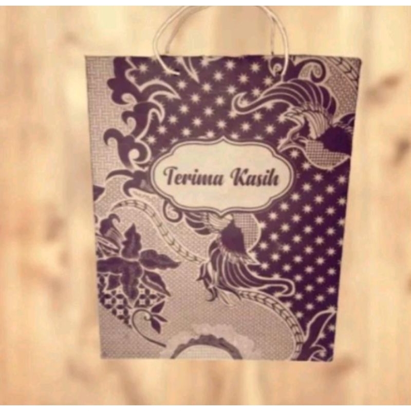 

100 pcs PAPERBAG BATIK COKLAT ukuran 22x17x6/ PAPERBAG sovenir