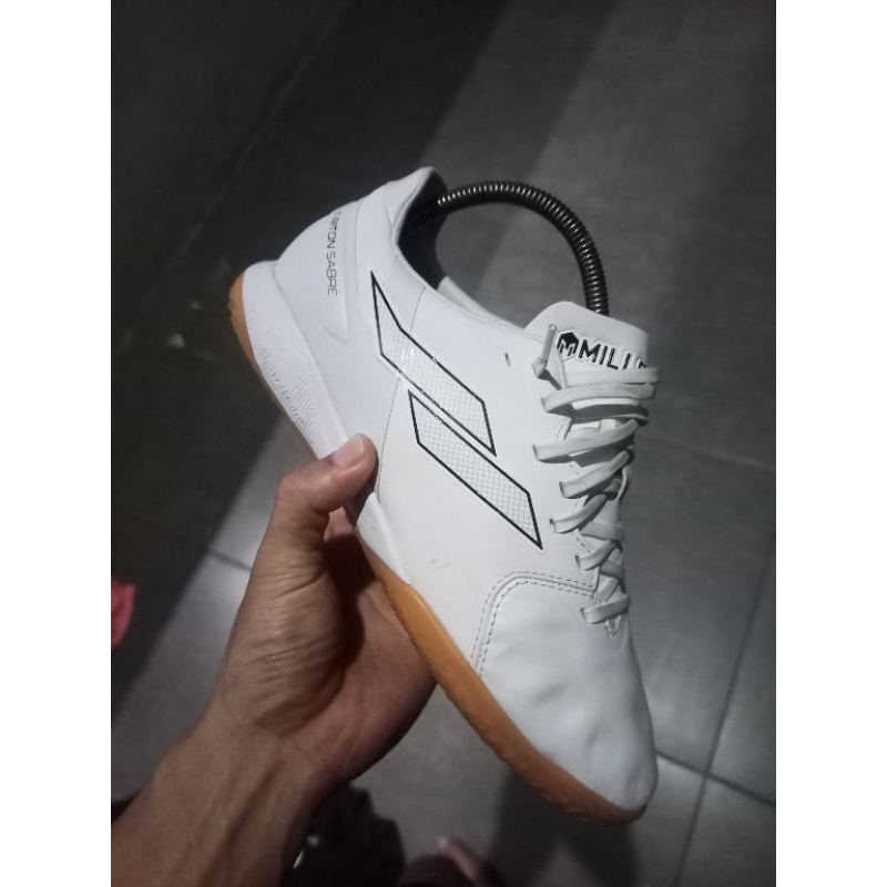 Sepatu Futsal Mills Triton Sabre