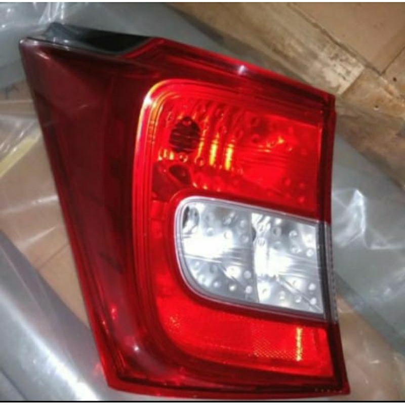 lampu belakang freed 2012