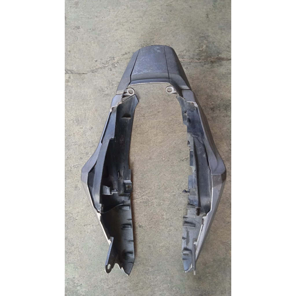Cover Body Tebeng Belakang Set Kanan Kiri Honda MegaPro new Mono Shock original