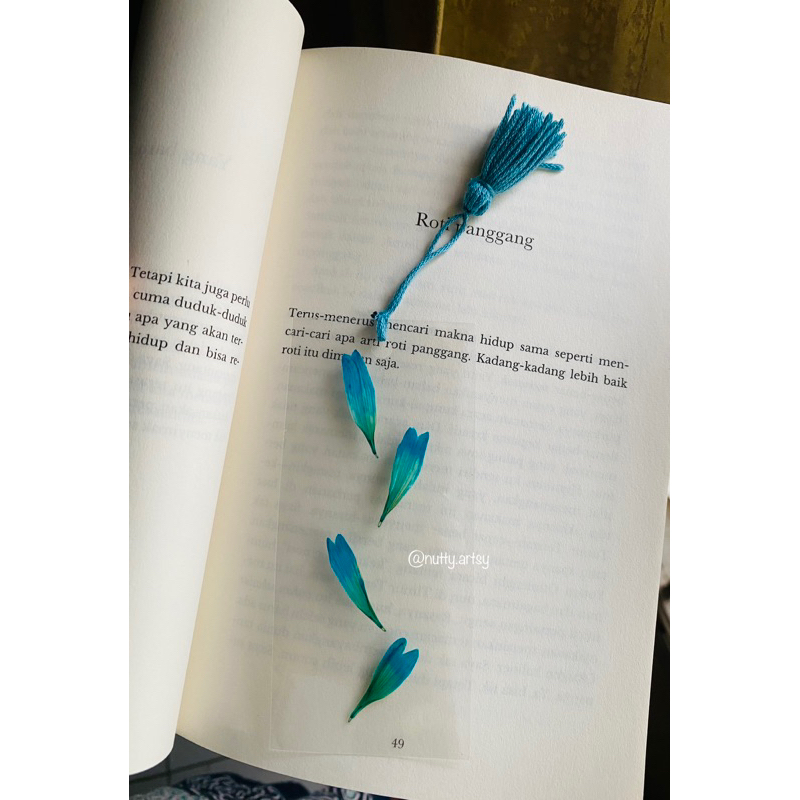 

pembatas buku/bookmark aesthetic