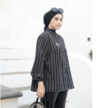 Ounadoutfit Monocrome salur blouse | atasan salur wanita | kemeja salur wanita | atasan wanita | blouse motif busui | outfit ngantor | baju salur wanita